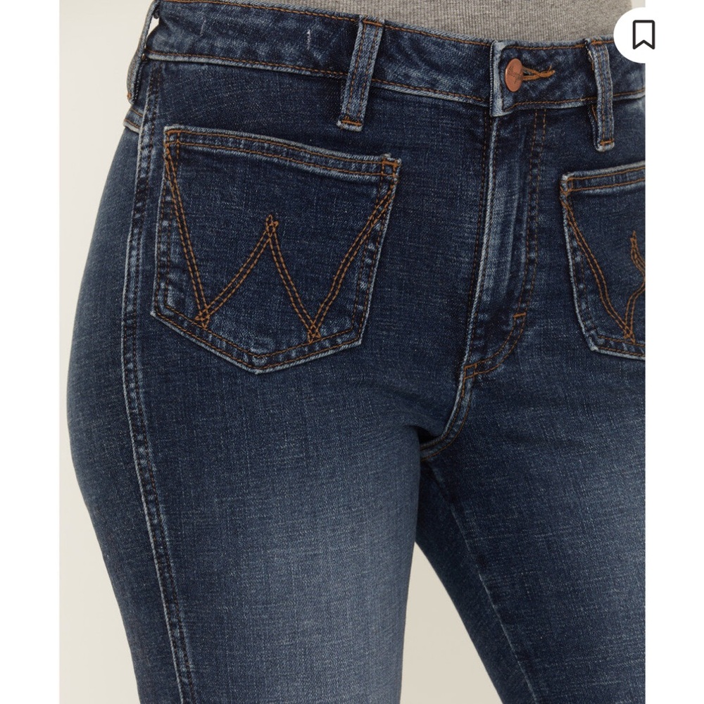 WRANGLER RETRO WOMEN'S MEDIUM WASH HIGH RISE FLARE PATCH POCKET VICTORIA JEANS - Picture 3 of 10